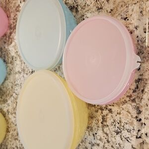 Vintage Tupperware bowl with lid set